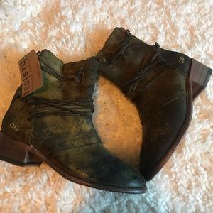 BRAND NEW bed Stu everett boots